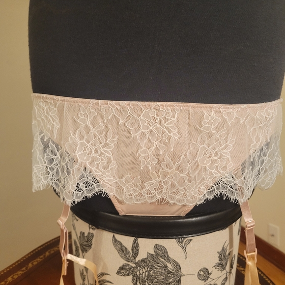 Lingerie Set Size M - Picture 4 of 12